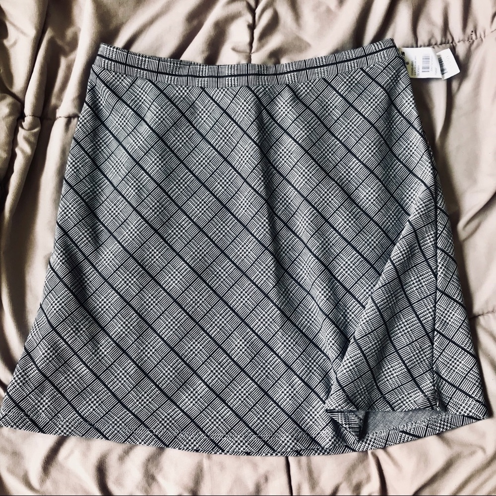 New with tags checkered circle skirt!